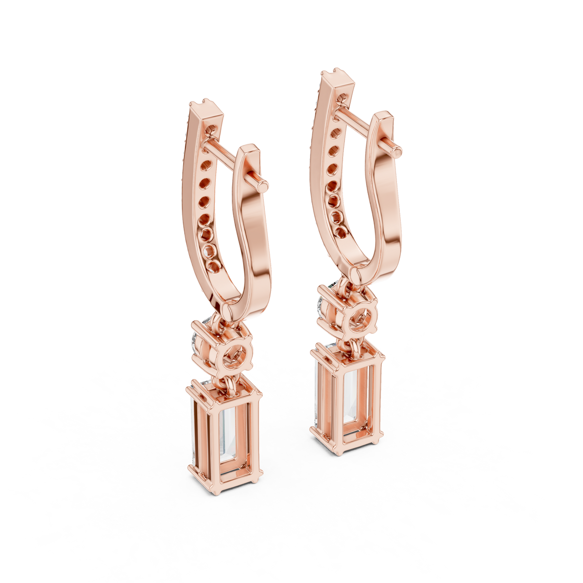 Kleine oorringen met emeraldgeslepen diamanthangers in roségoud — aanzicht 4