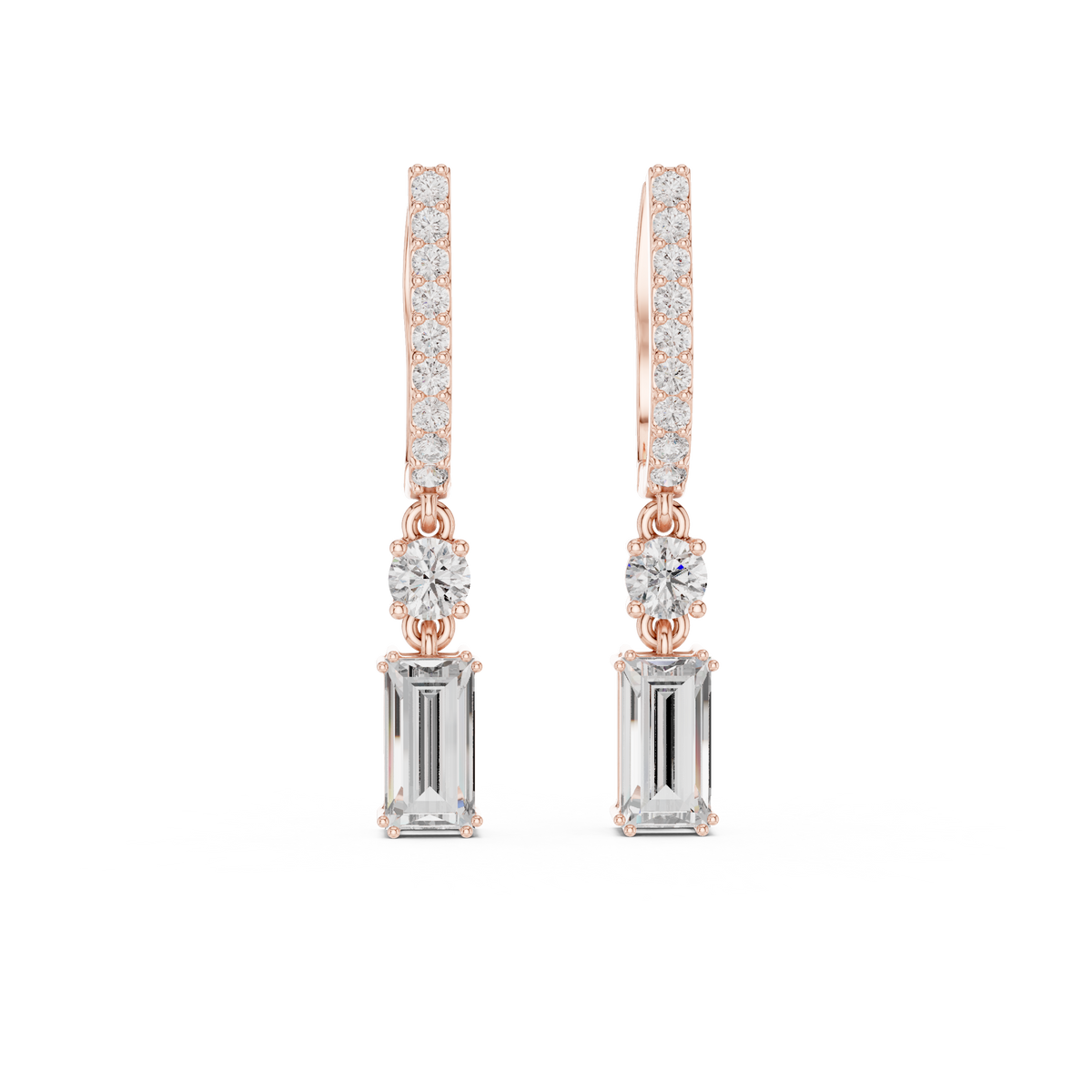 Kleine oorringen met emeraldgeslepen diamanthangers in roségoud — aanzicht 5