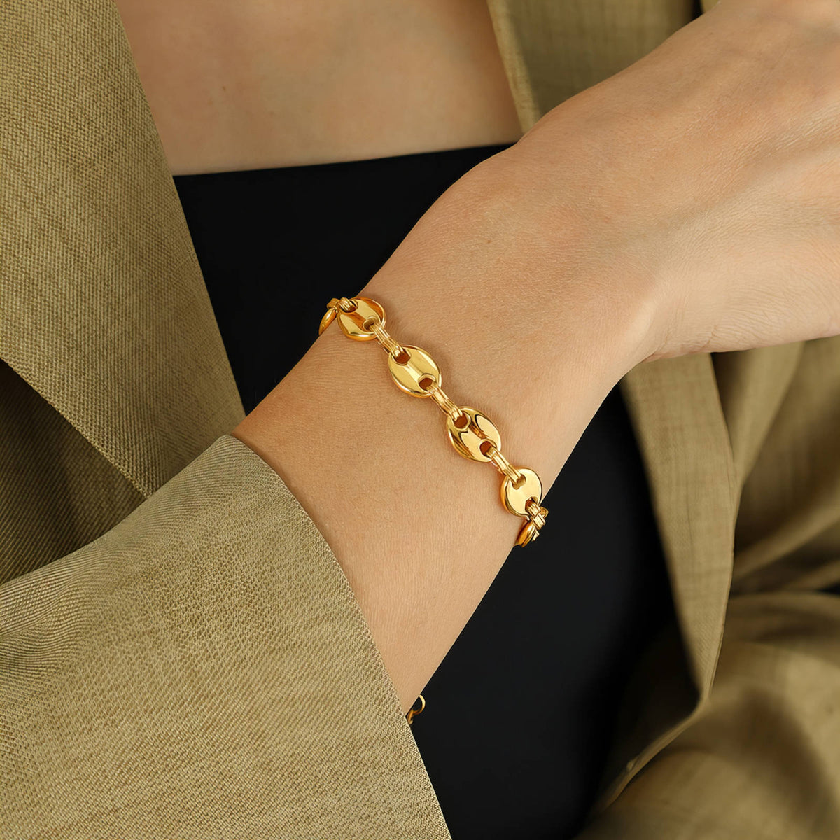 Amara armband met sculpturale schakels van Michaely — aanzicht 2