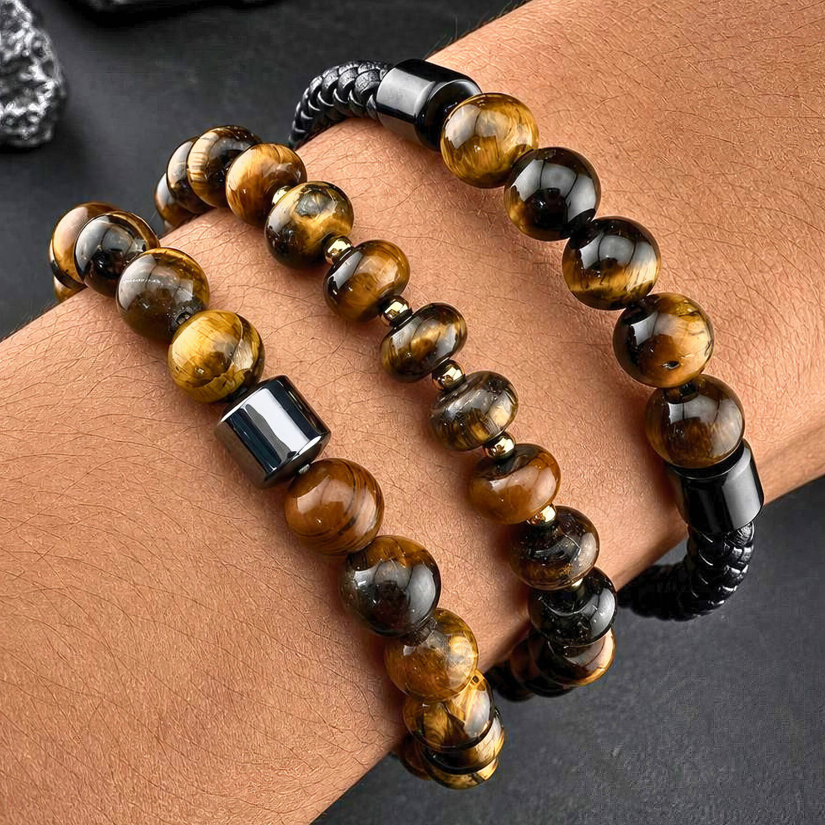Atlas kralenarmband met tijgeroog van Michaely — aanzicht 2