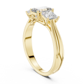 Ring met drie diamanten en gesplitste ringscheen in geelgoud — aanzicht 1