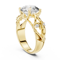 Verlovingsring met ronde diamant van 3,5 ct en opengewerkte ringscheen in geelgoud — aanzicht 6