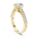 Ring met ronde diamant van 1 ct en oplopende zijstenen in geelgoud — aanzicht 1